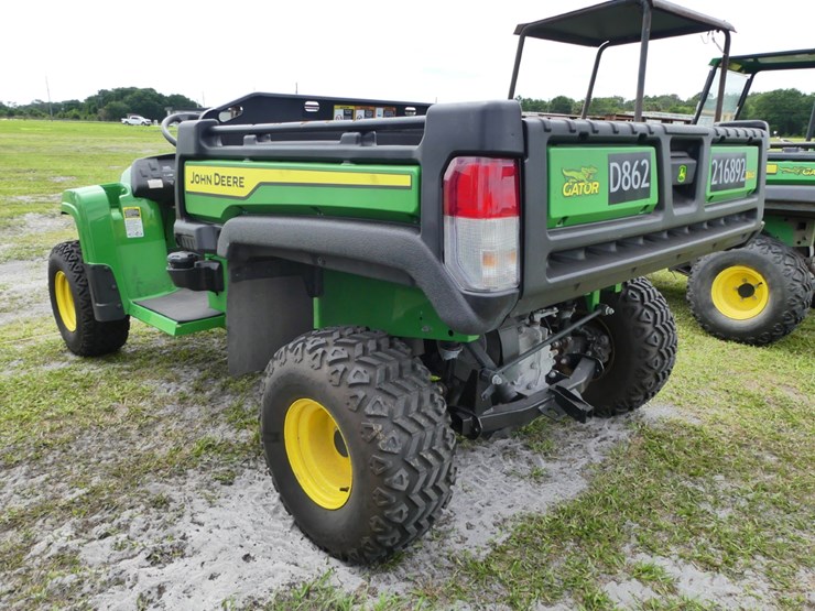 2024-john-deere-tx-4x2-image-3