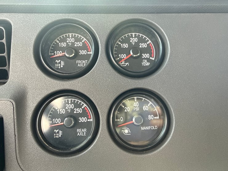 2016-massey-ferguson-8-image-75