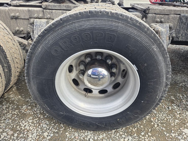 2007-peterbilt-579-image-78