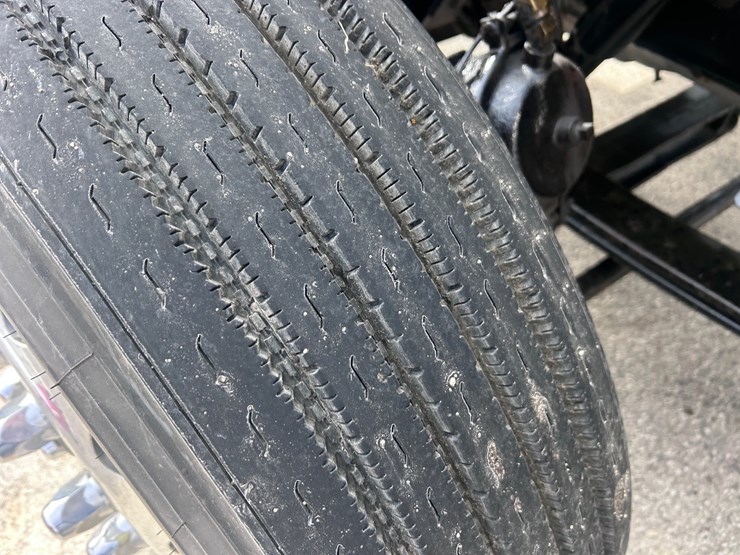 2000-peterbilt-379-image-77