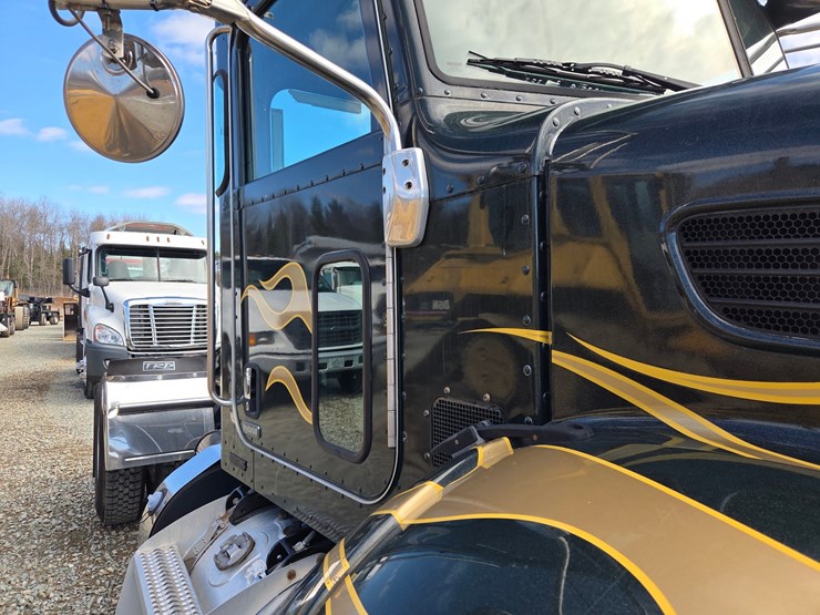 2013-peterbilt-337-image-14