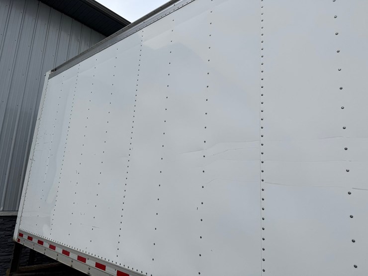 2019-isuzu-nrr-image-19