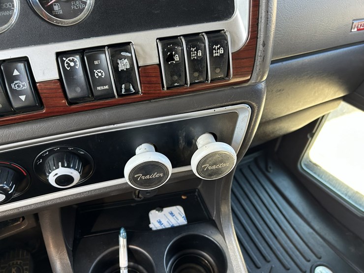 2006-kenworth-t800b-image-65