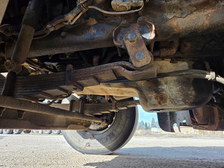 2012-international-7600-image-38