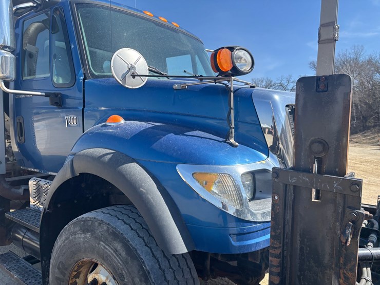 2006-international-7600-image-16