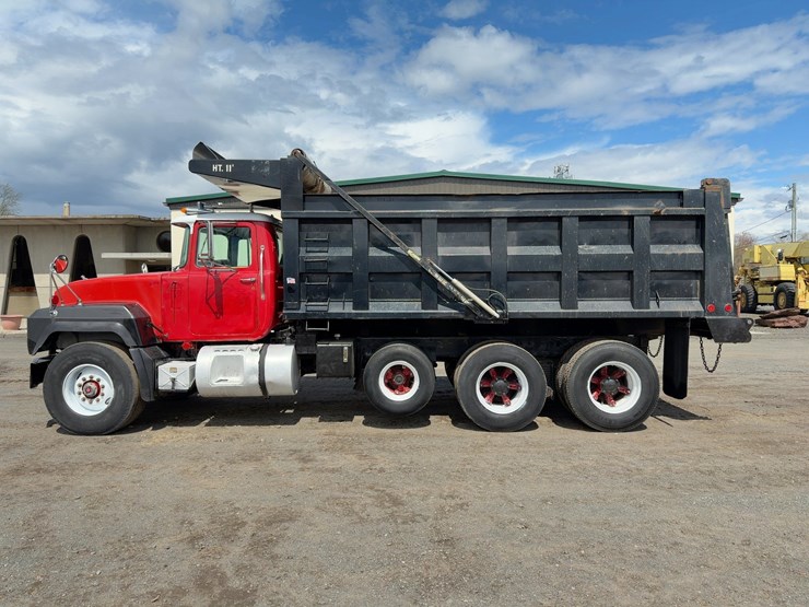 1998-mack-rd690s-image-2