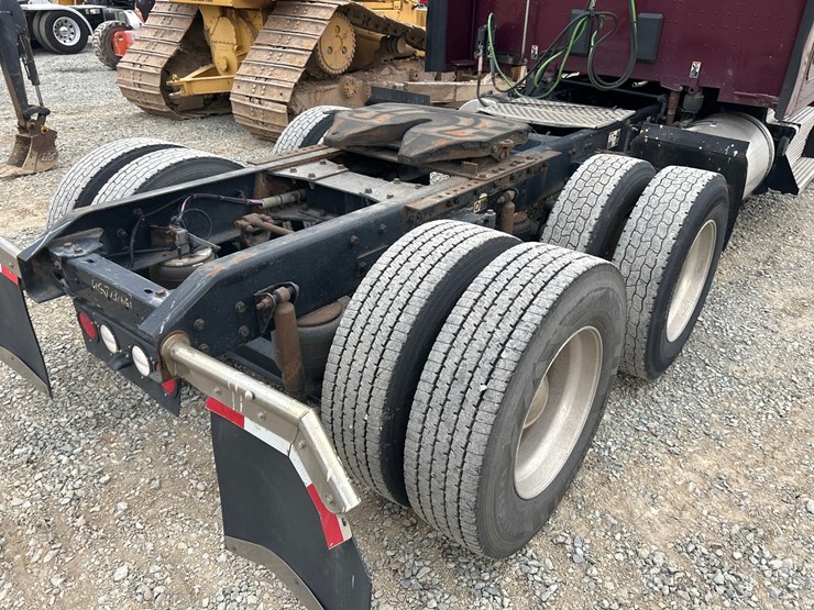 2016-kenworth-t680-image-17