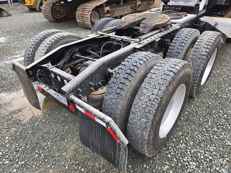 2019-international-hx620-image-22