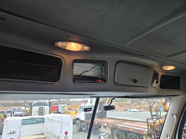 2016-freightliner-cascadia-125-image-67