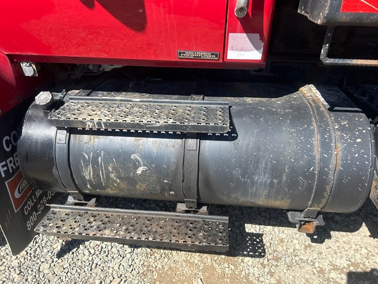 2006-international-7400-image-40