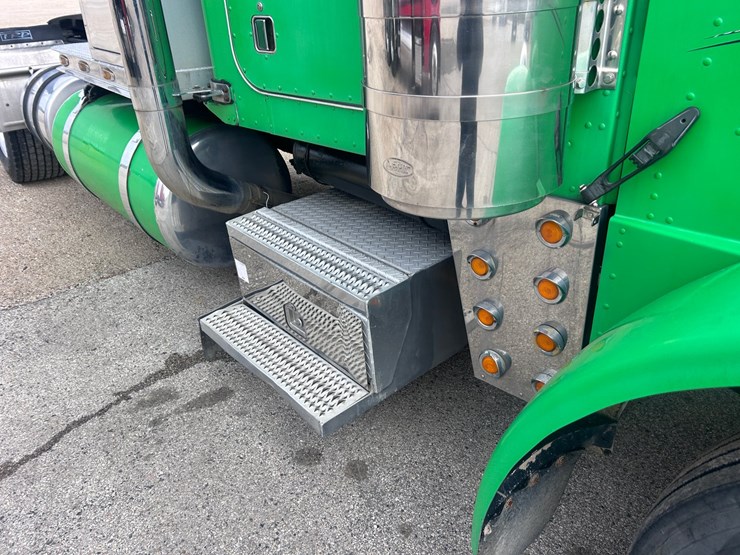 1999-peterbilt-379-image-22