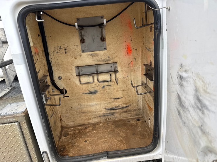 2015-ford-f550-image-32