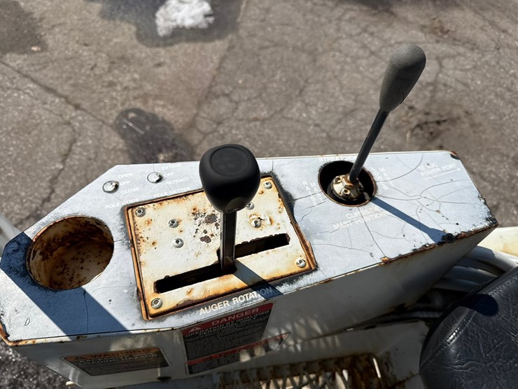 2002-freightliner-fl80-image-32