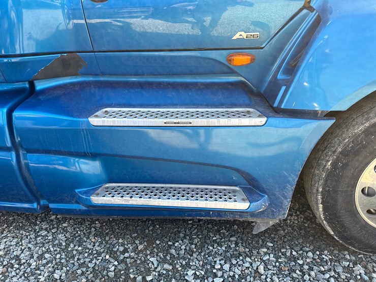 #2199-•-2020-international-a26-sleeper-cab-truck-tractor-image-12