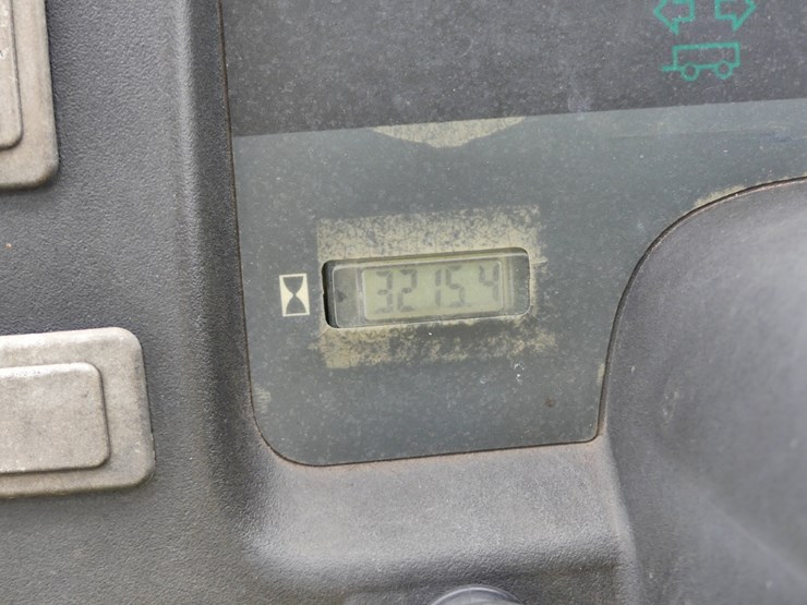 2017-john-deere-tx-4x2-image-12