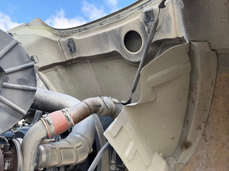 #1049-•-2005-mack-granite-tri-axle-dump-image-64