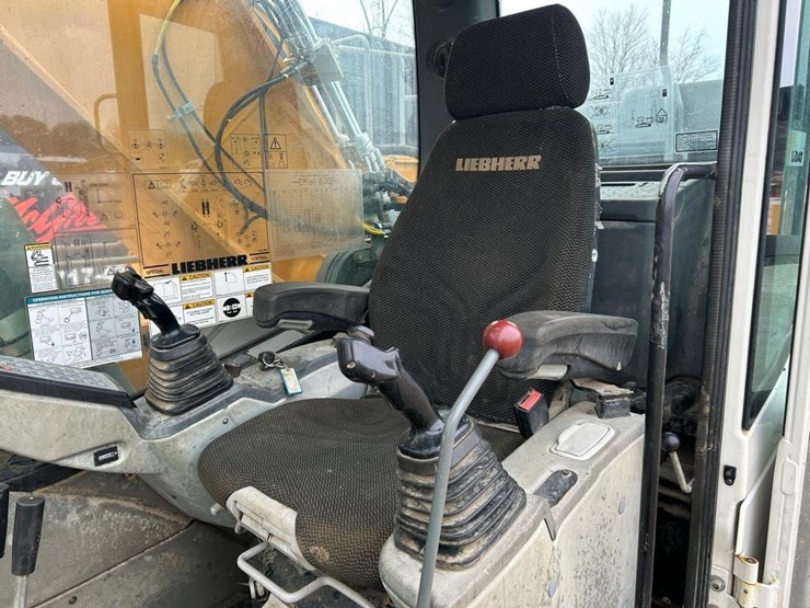 2016-liebherr-r946-lc-image-22