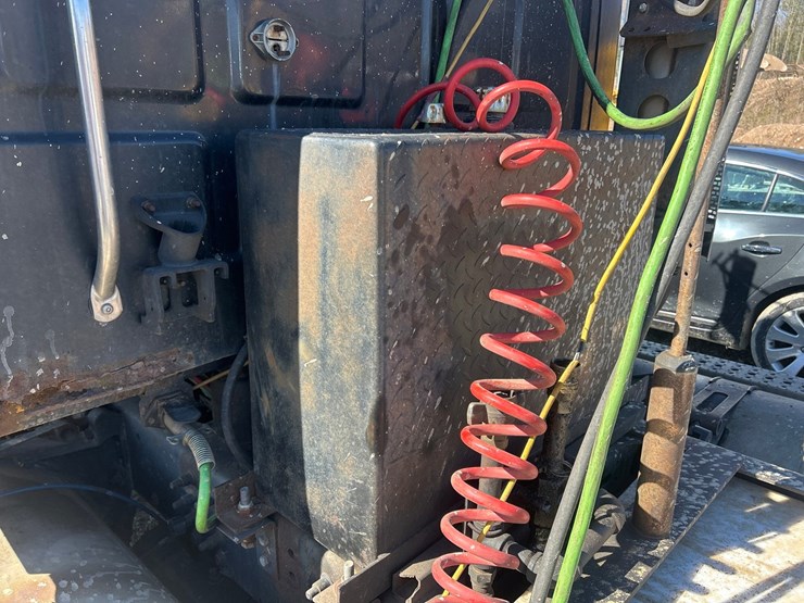 2005-massey-ferguson-8-image-15