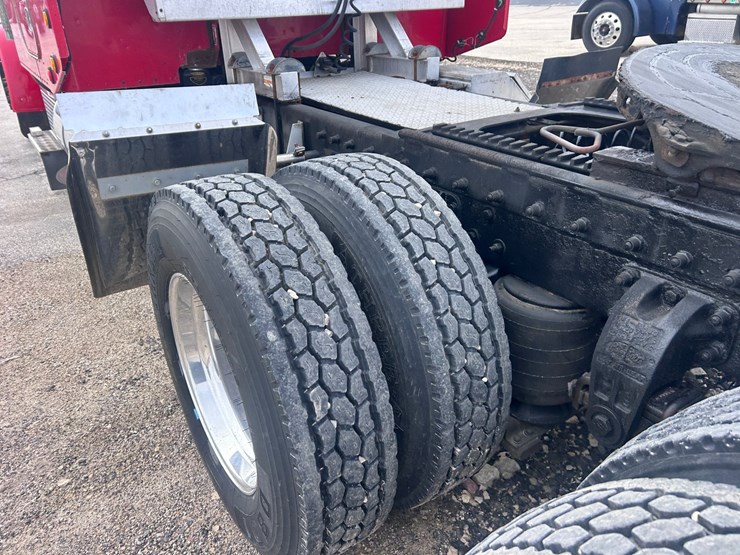 1998-peterbilt-379-image-18