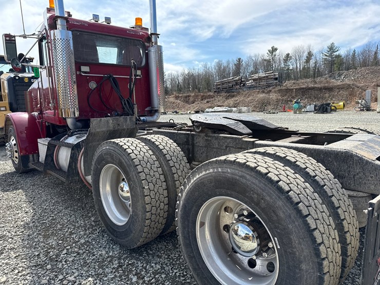 2004-peterbilt-378-image-18