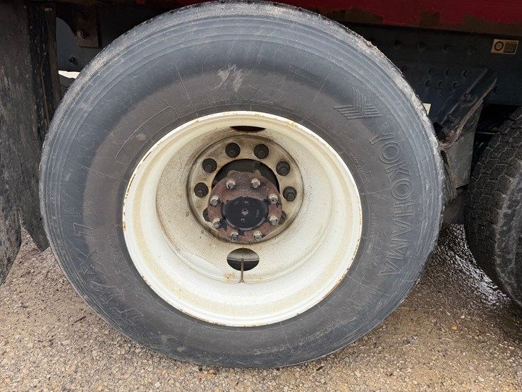 #1360-•-2019-peterbilt-pb520-side-load-garbage-truck-image-75