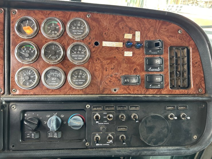 2005-peterbilt-357-image-79