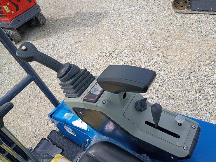 #24178-•-2025-agt-mx20r-mini-excavator-image-15