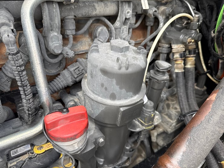 2016-massey-ferguson-8-image-14