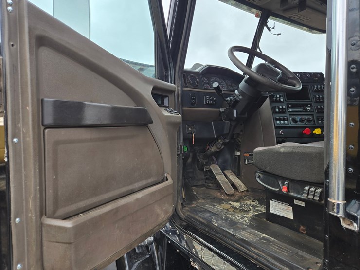 2019-international-hx620-image-57