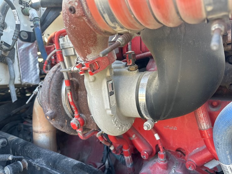 2013-peterbilt-365-image-68