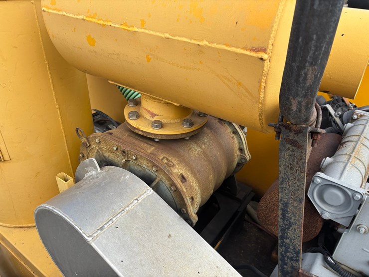 2005-gmc-t7500-image-56