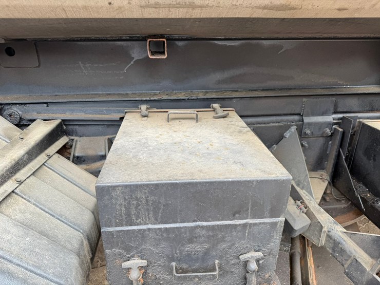 #2168-•-2001-sterling-4x2-snow-plow-truck-image-36