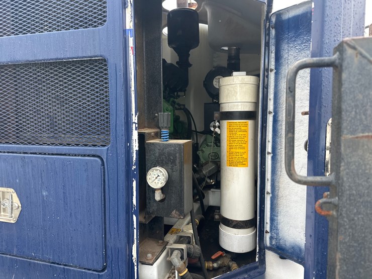 2012-massey-ferguson-8-image-30