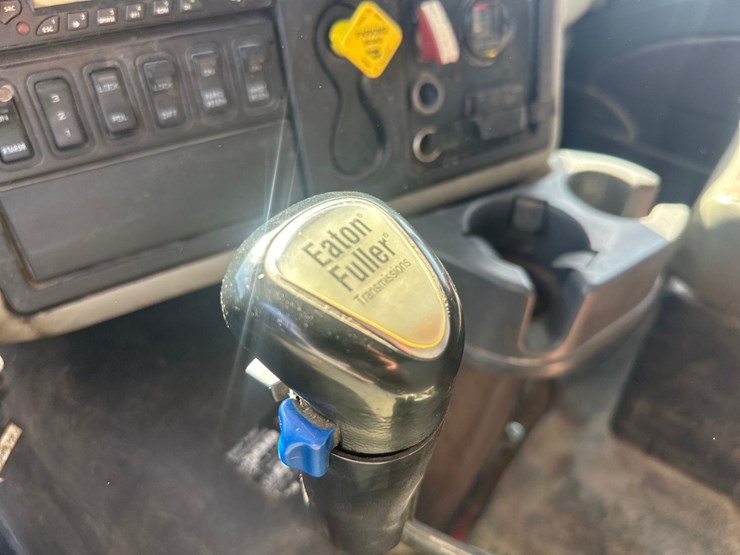 2012-international-7600-image-31