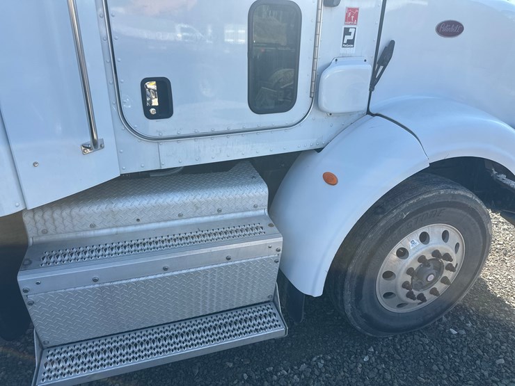2013-peterbilt-365-image-12