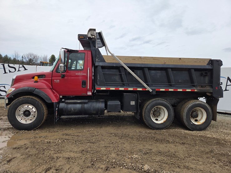 2006-international-7400-image-2