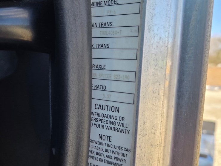 2013-peterbilt-337-image-65