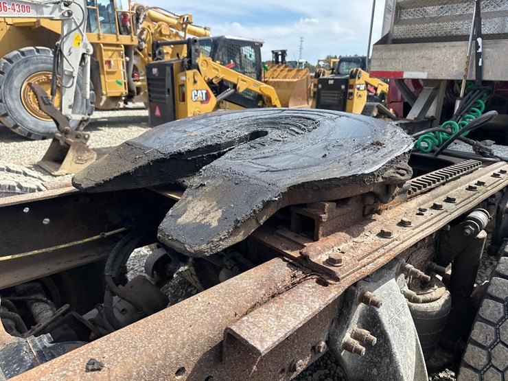 2001-caterpillar-c15-image-16