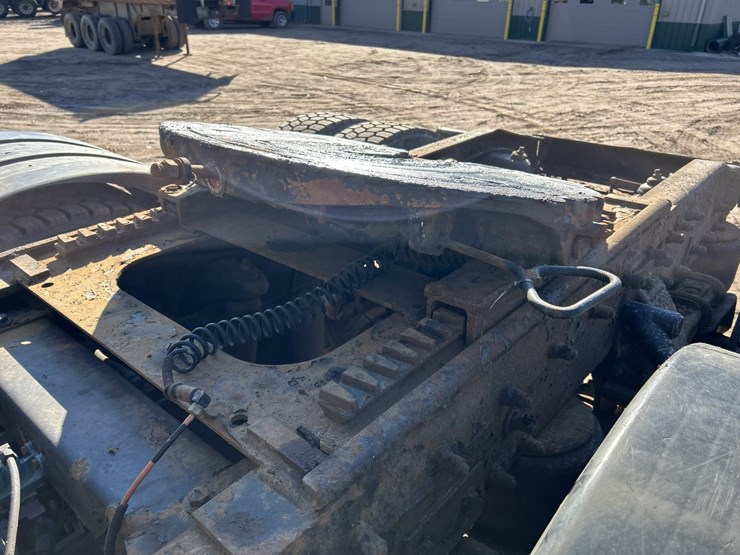 2005-peterbilt-379-image-22