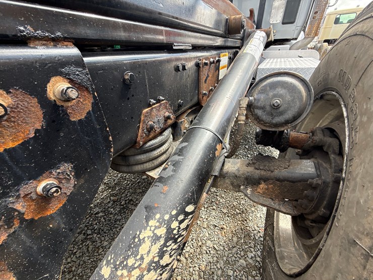 2016-massey-ferguson-8-image-51