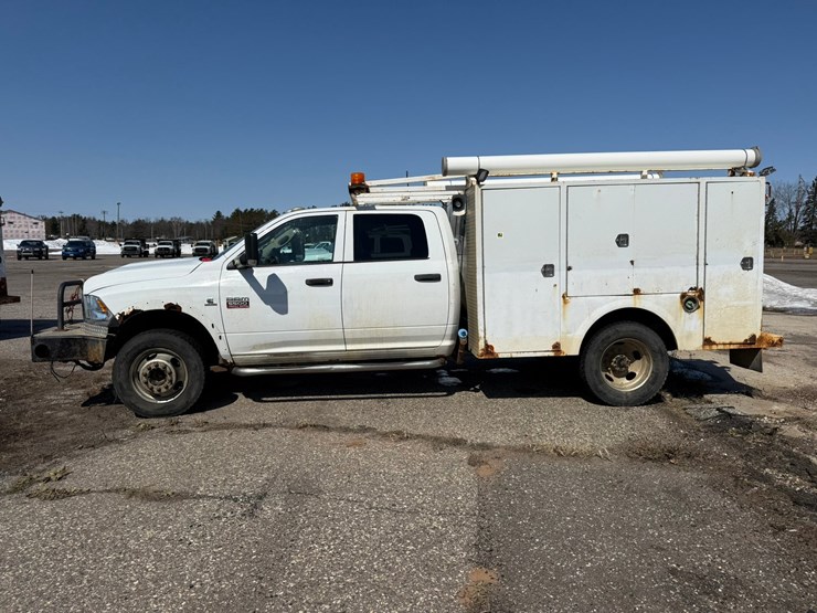 #1065-•-2013-ram-5500-heavy-duty-service-truck-image-2