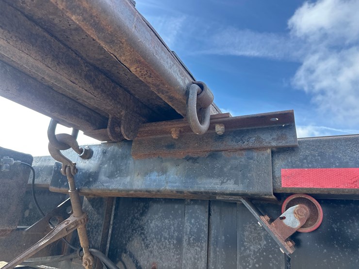 2010-massey-ferguson-8-image-44