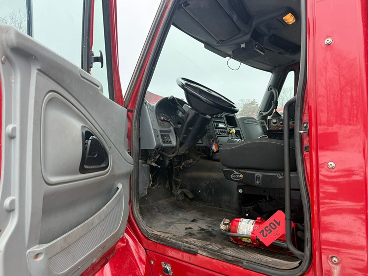 #1052-•-2007-international-7600sfa-tri-axle-dump-truck-image-29