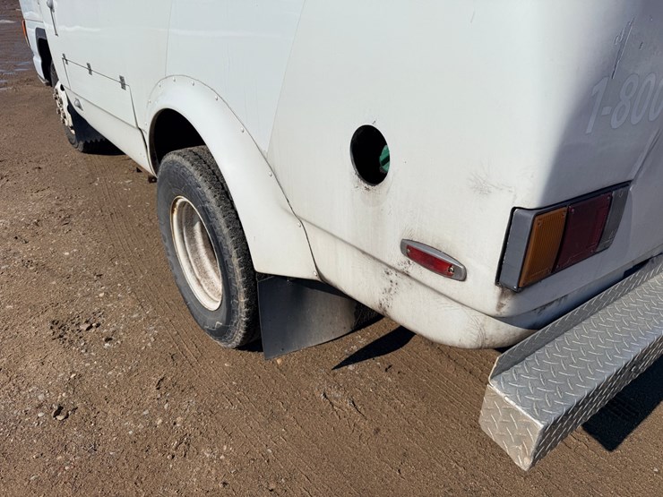 2001-isuzu-npr-image-33