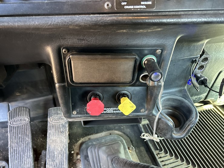 2005-peterbilt-379-image-76