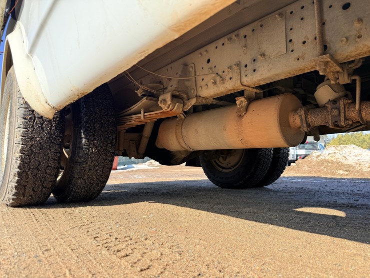 2002-isuzu-npr-image-56