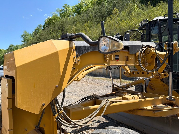 2018-caterpillar-12m3-image-21