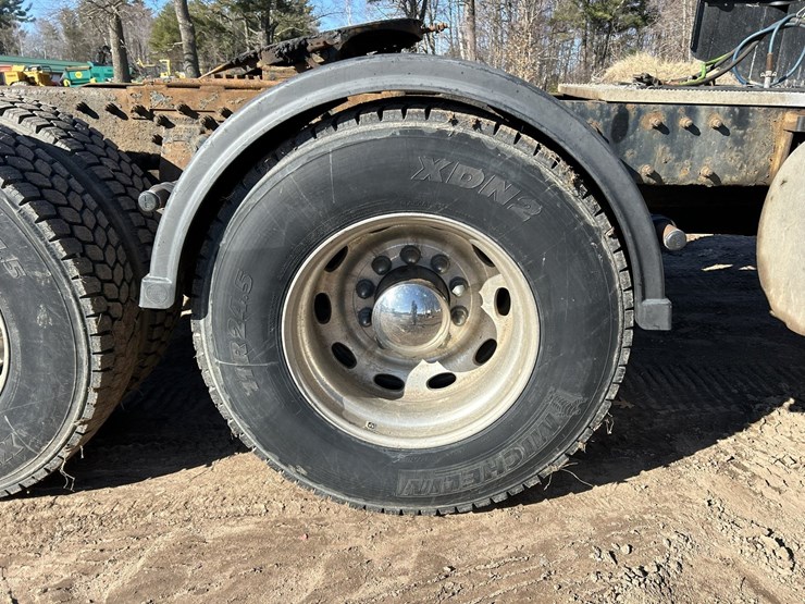 2005-peterbilt-379-image-90