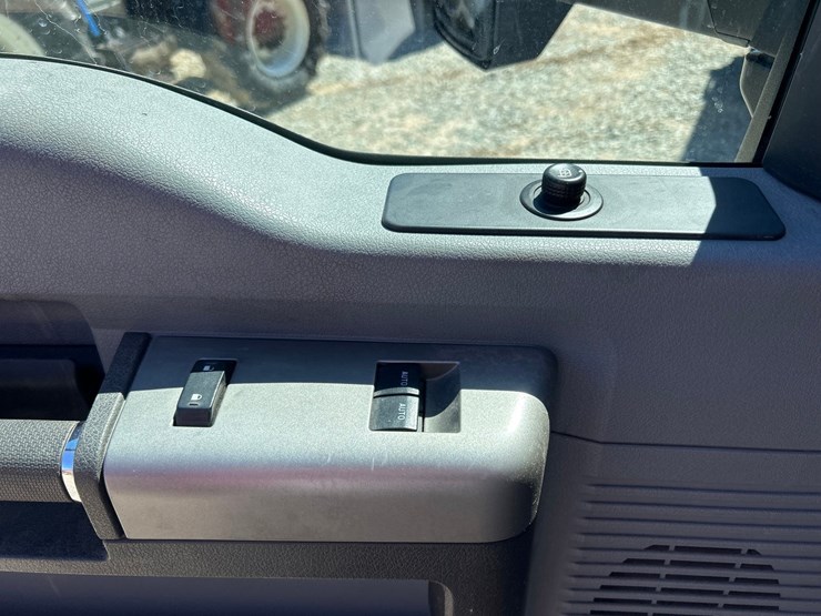 2023-ford-f750-image-57