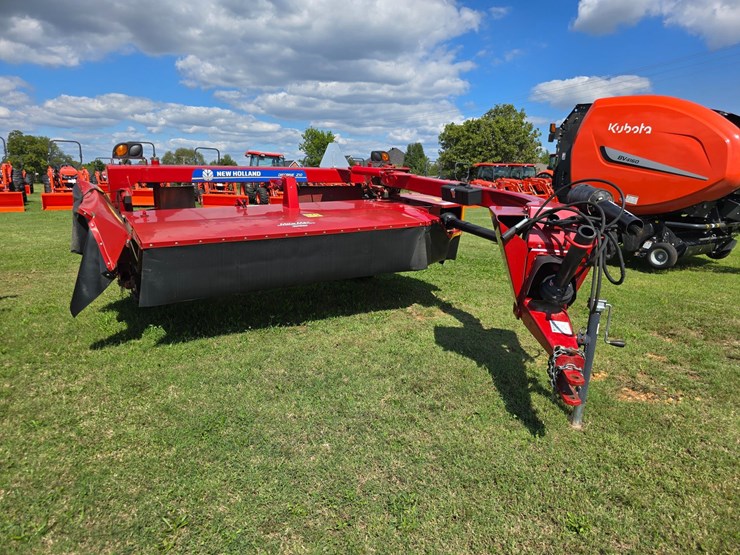 2022-new-holland-210-image-1